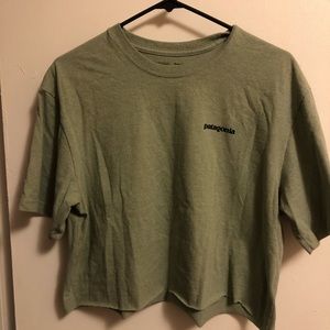 Sea foam green cropped Patagonia Tee!